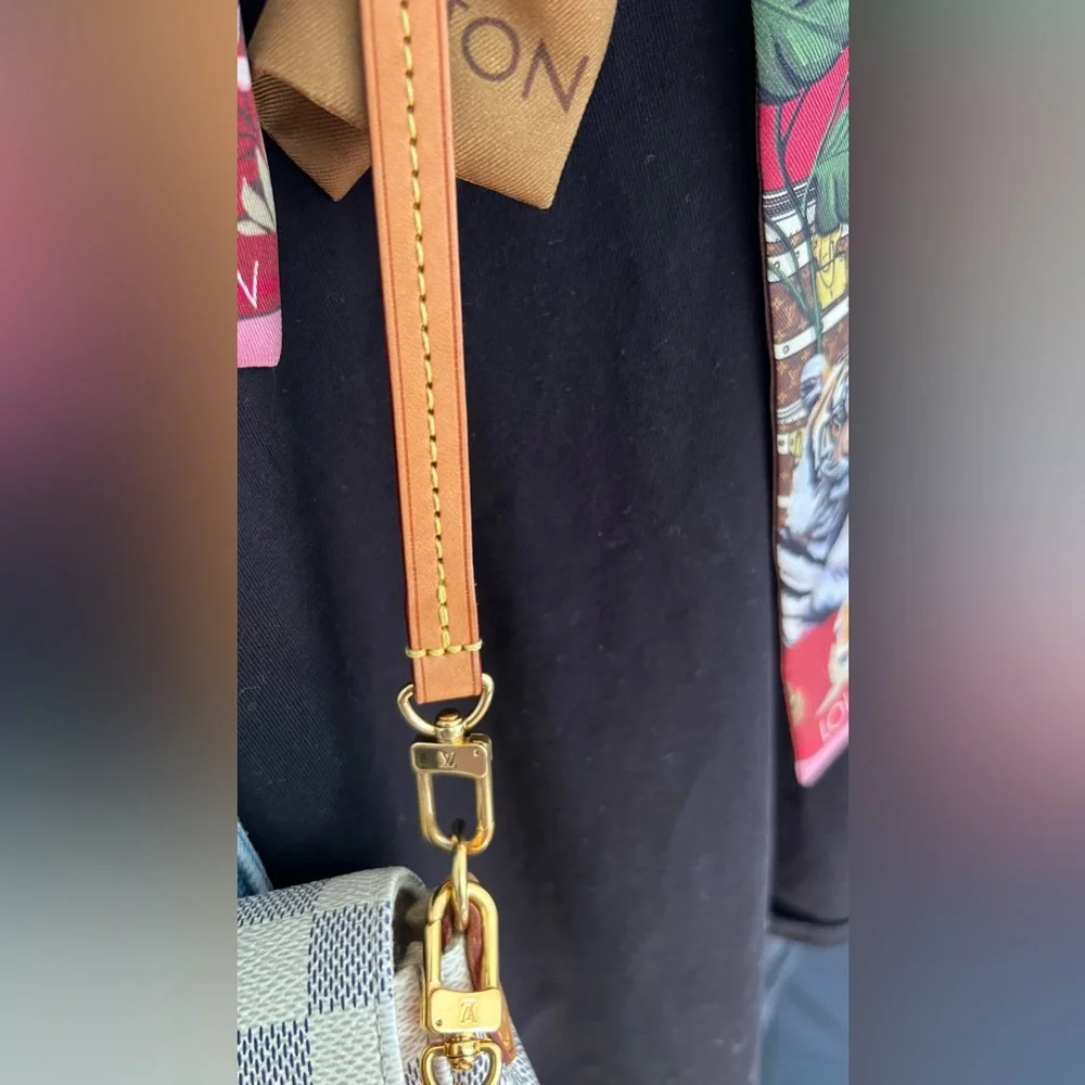 Authentic Louis Vuitton Favorite PM in Damier Azur Canvas - Picture 14 of 16